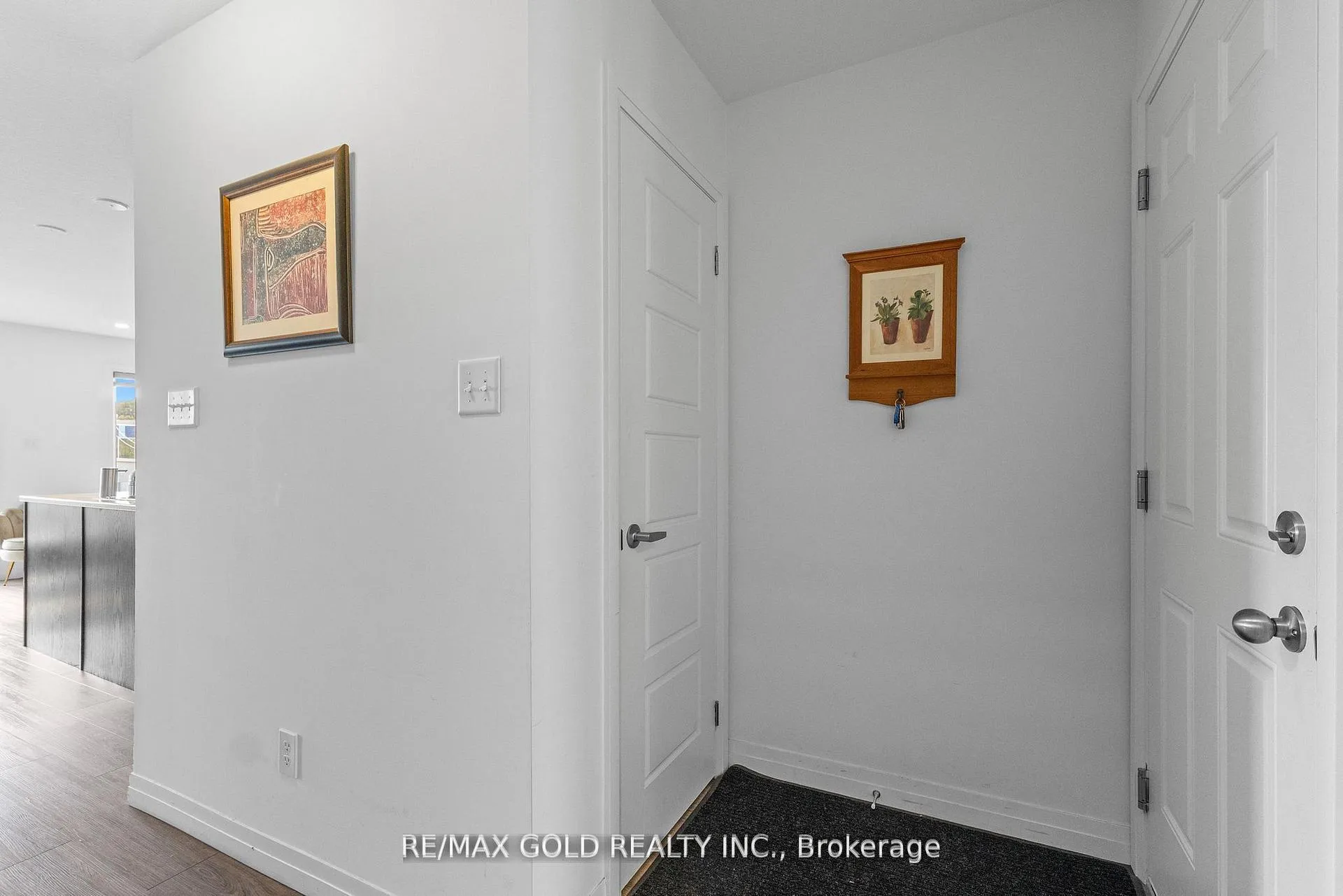 Photo 8 of 82 Pony Way, Kitchener — HOMEH