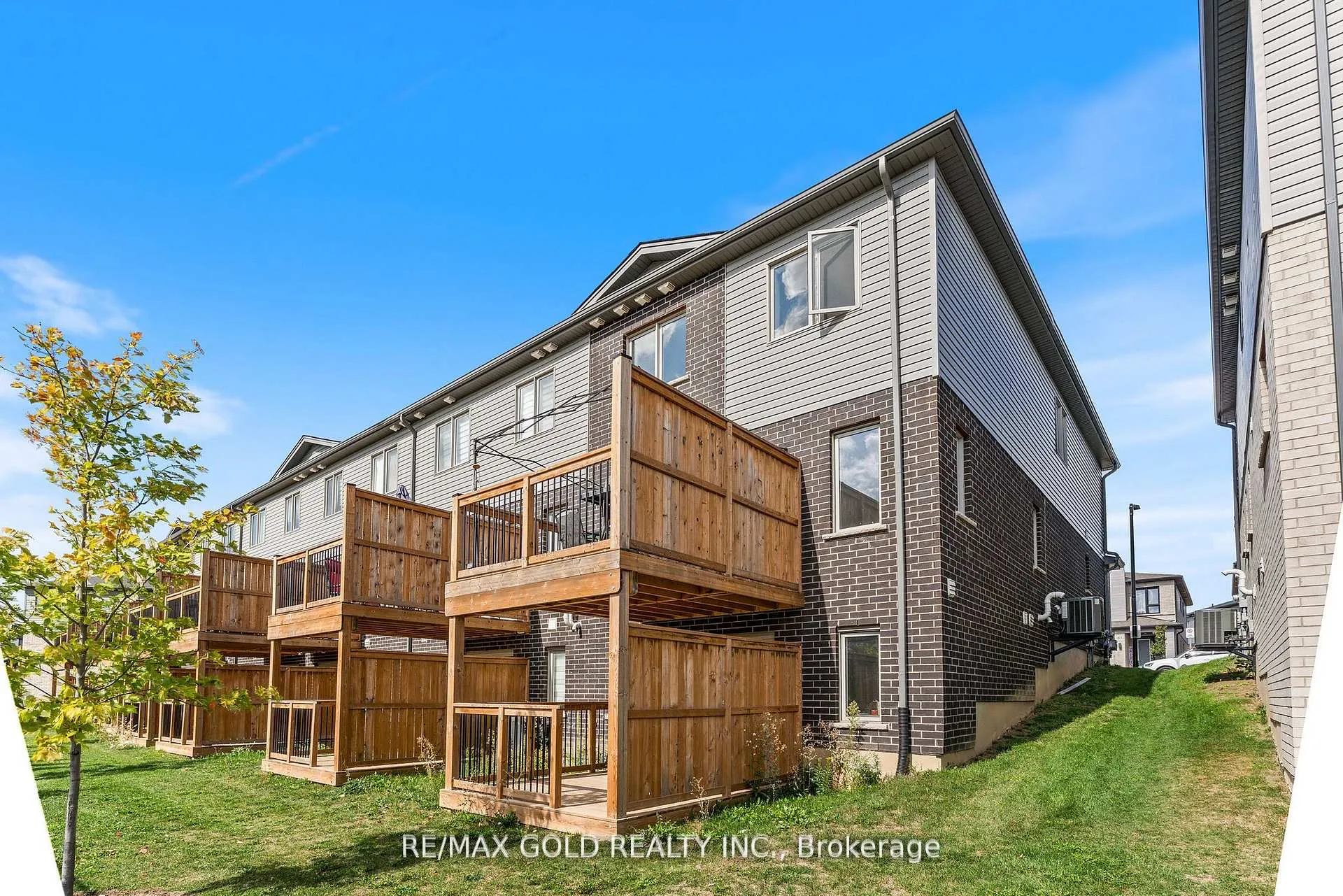 Photo 39 of 82 Pony Way, Kitchener — HOMEH
