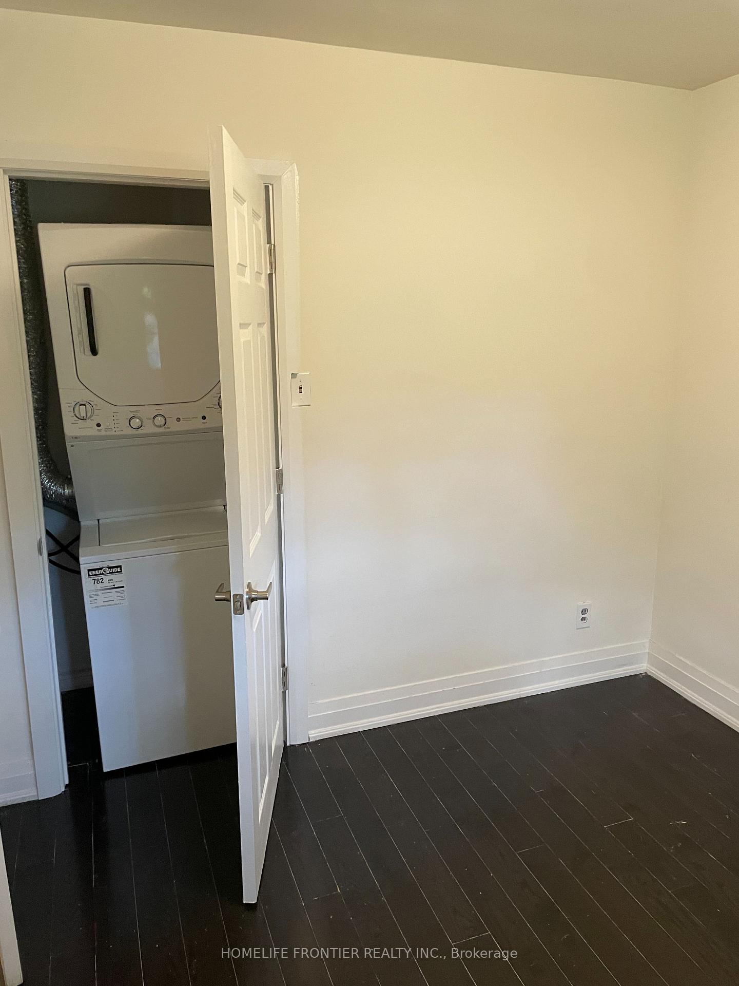Photo 2 of 22 Thornbeck Drive, Scarborough, Woburn — HOMEH