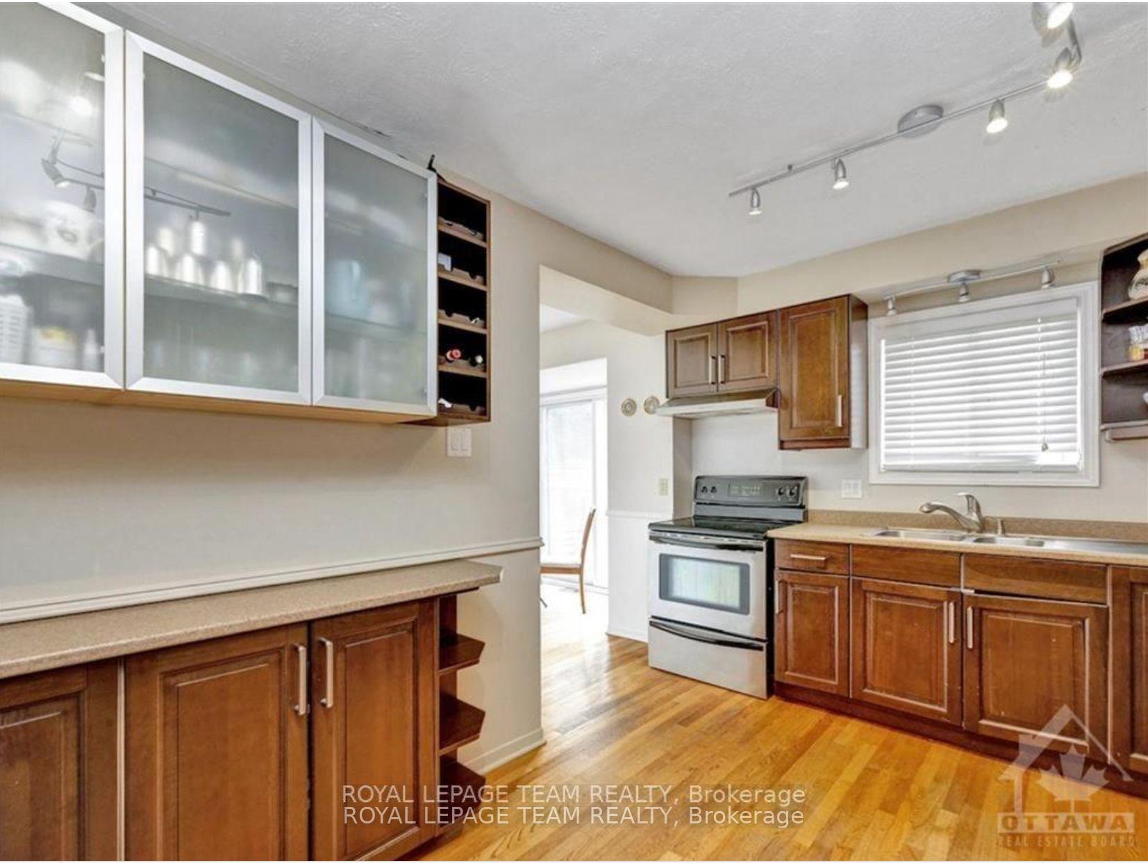 Photo 5 of 1050 Karsh Drive, Ottawa, Hunt Club Park — HOMEH