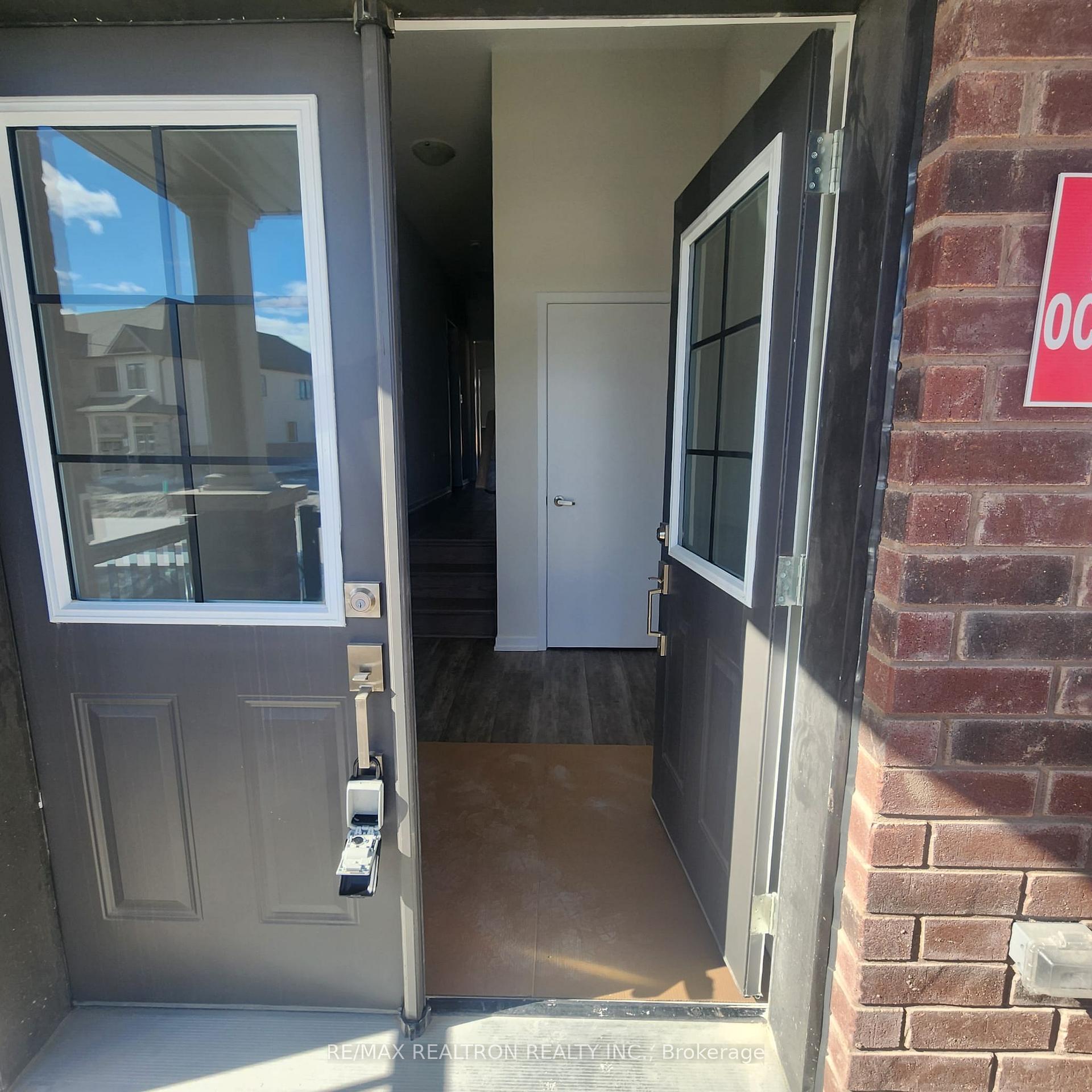 Photo 5 of 1550 Wheatcroft Drive, Oshawa, Kedron — HOMEH