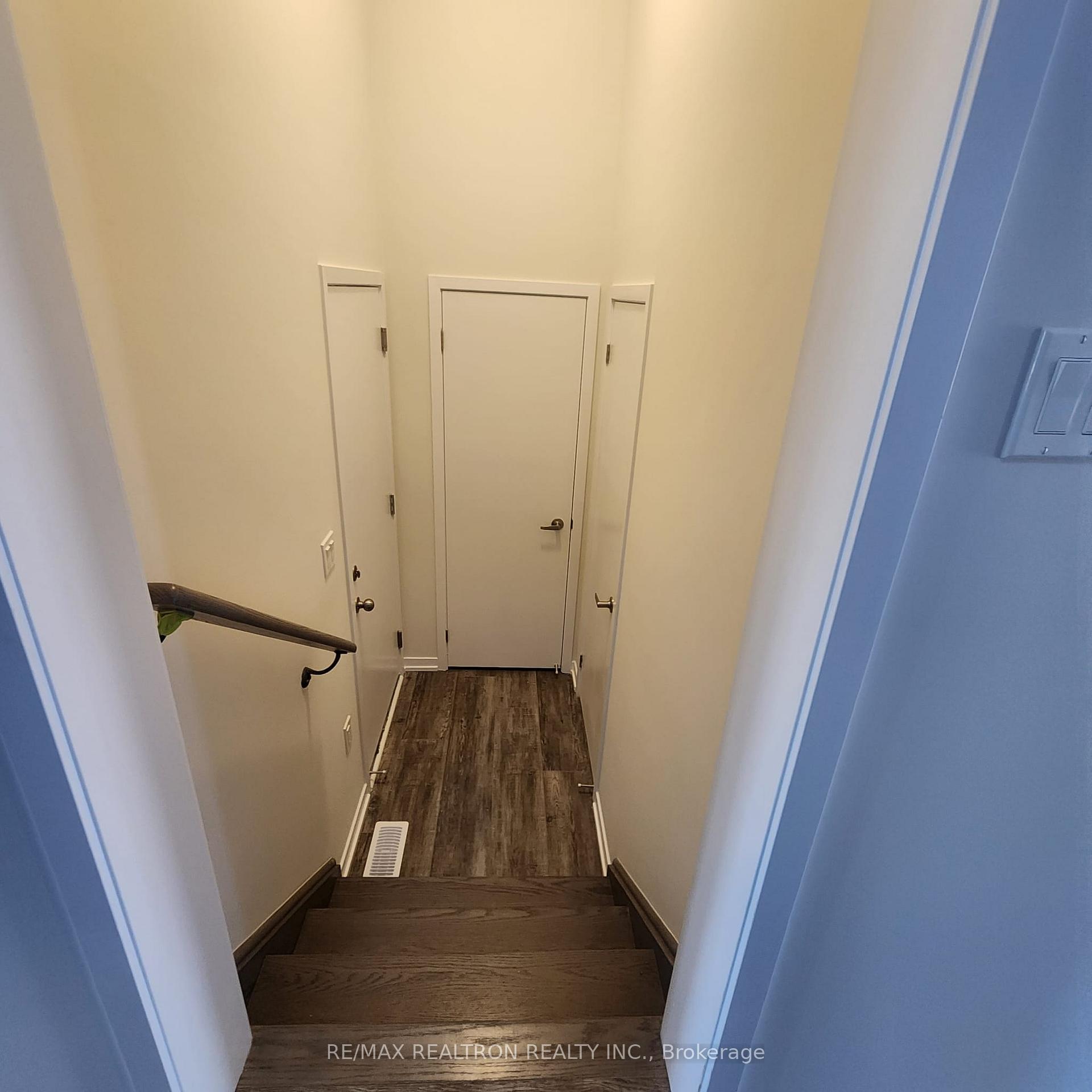 Photo 4 of 1550 Wheatcroft Drive, Oshawa, Kedron — HOMEH