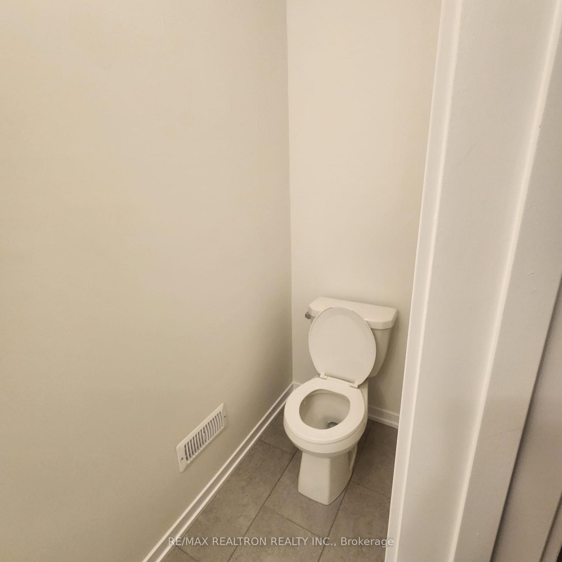 Photo 3 of 1550 Wheatcroft Drive, Oshawa, Kedron — HOMEH