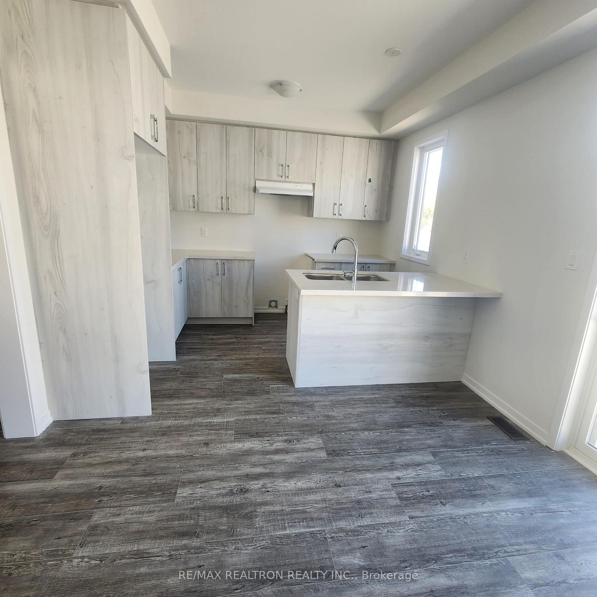 Photo 10 of 1550 Wheatcroft Drive, Oshawa, Kedron — HOMEH