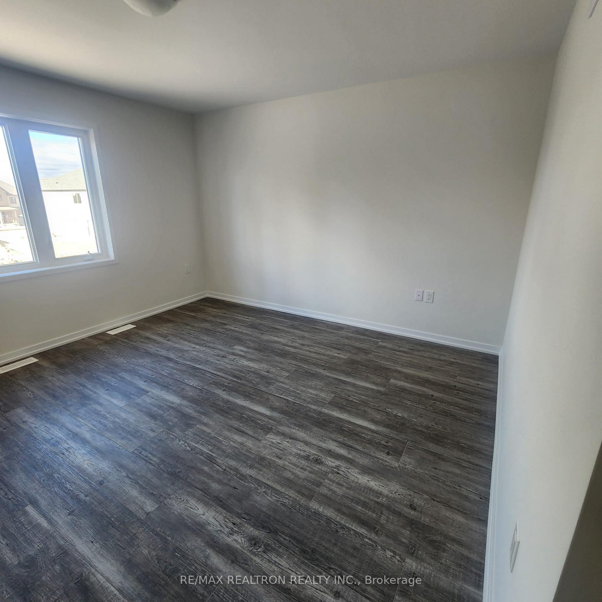 Photo 32 of 1550 Wheatcroft Drive, Oshawa, Kedron — HOMEH
