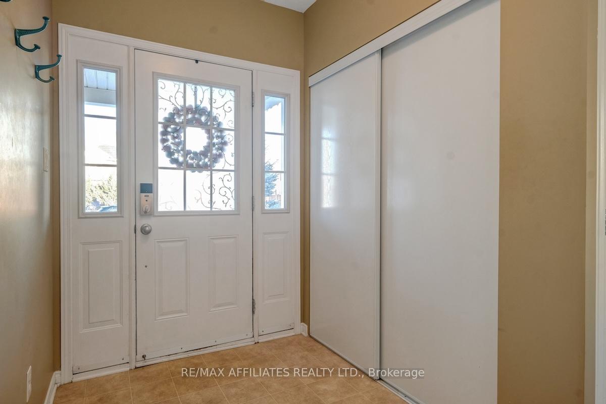 Photo 4 of 462 Templeford Avenue, Ottawa, Kanata - Emerald Meadows/Trailwest — HOMEH