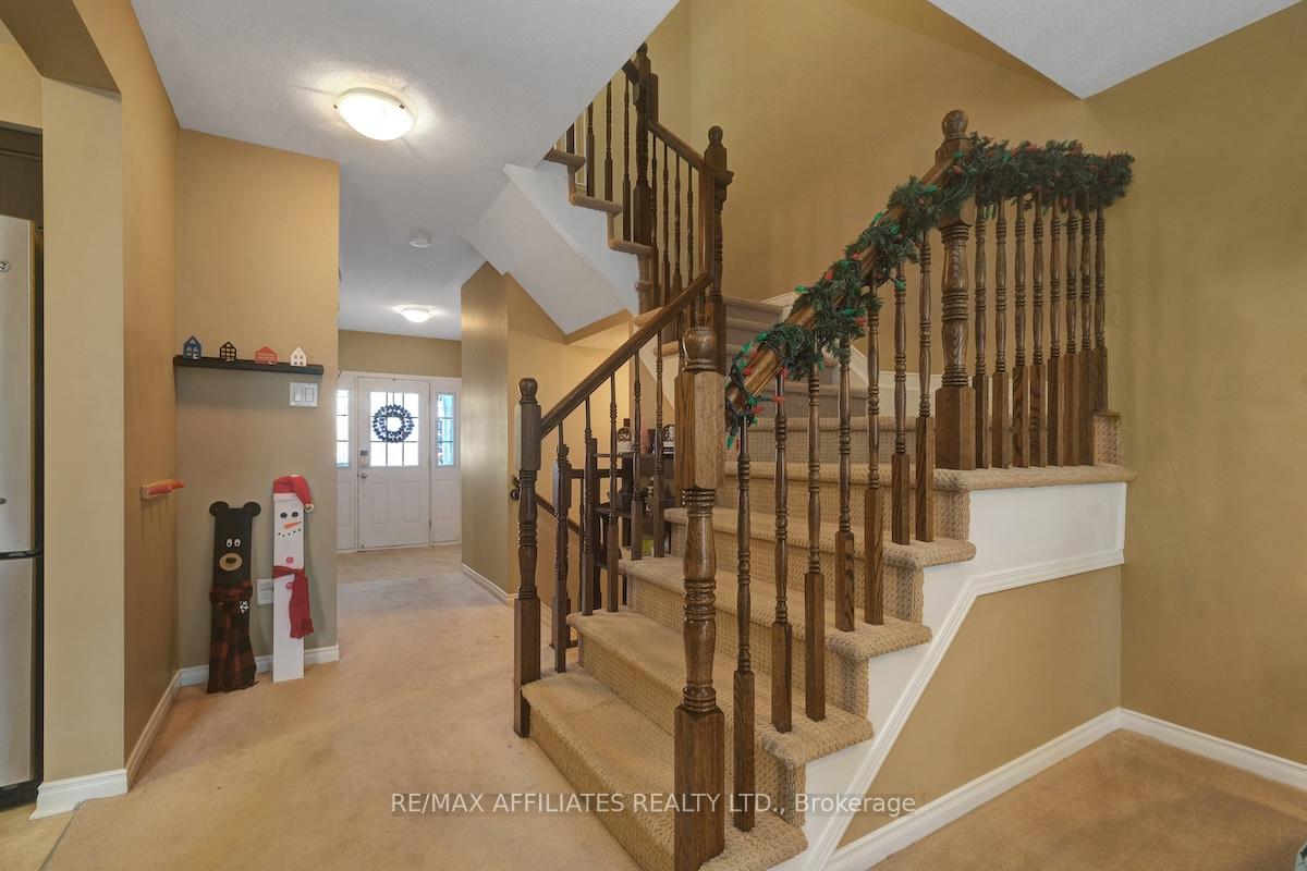 Photo 5 of 462 Templeford Avenue, Ottawa, Kanata - Emerald Meadows/Trailwest — HOMEH