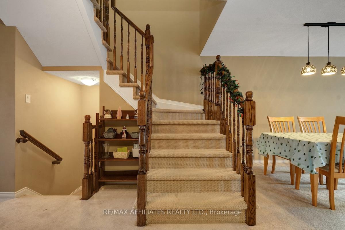 Photo 6 of 462 Templeford Avenue, Ottawa, Kanata - Emerald Meadows/Trailwest — HOMEH