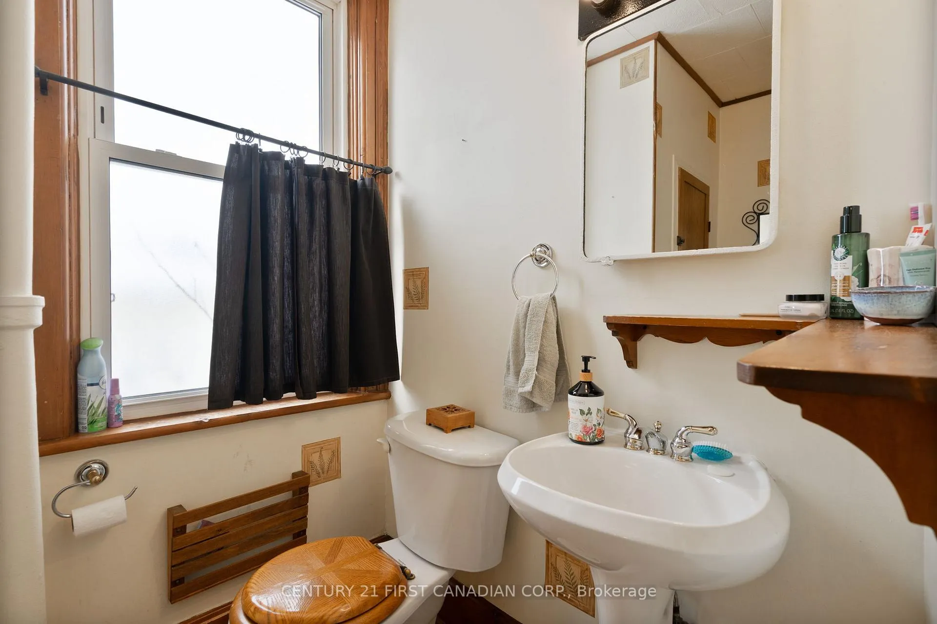 Photo 10 of 117 Alice Street, Lucan Biddulph, Lucan — HOMEH