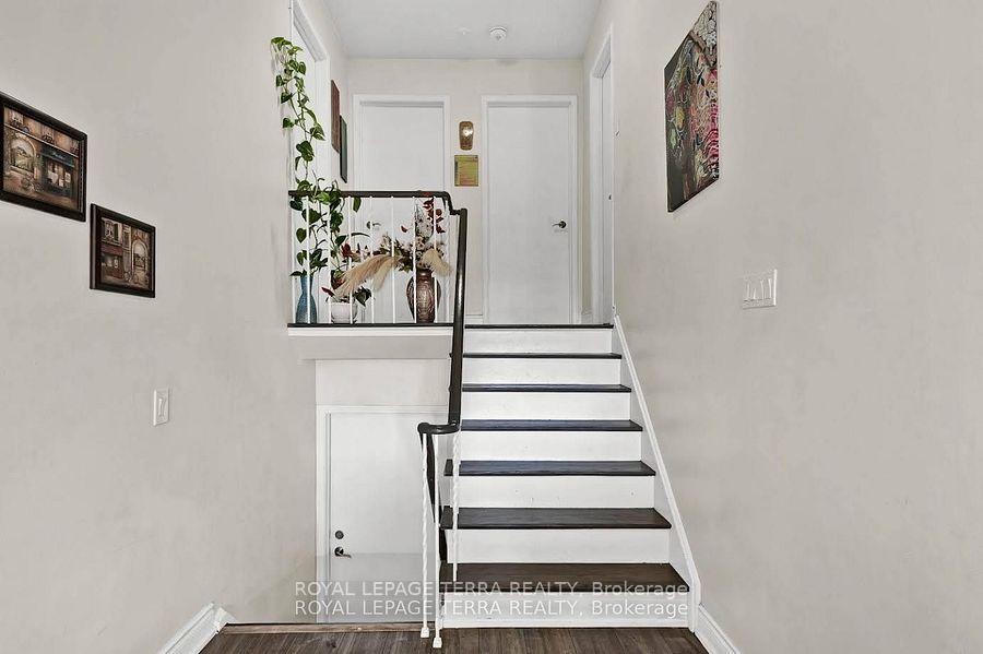 Photo 3 of Unit Upper, 50 Ashburn Crescent, Vaughan, East Woodbridge — HOMEH