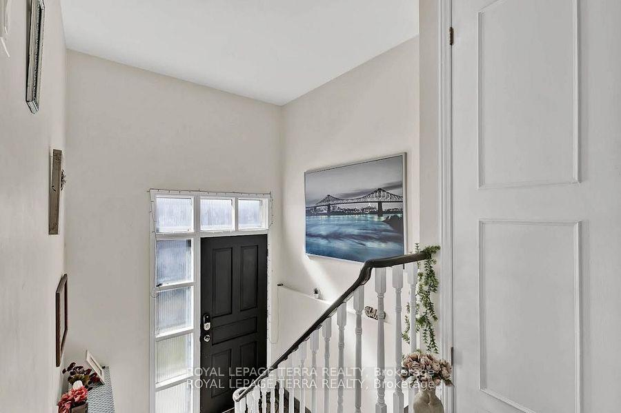 Photo 4 of Unit Upper, 50 Ashburn Crescent, Vaughan, East Woodbridge — HOMEH