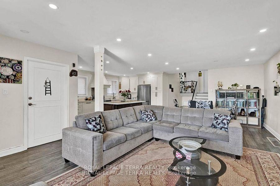 Photo 13 of Unit Upper, 50 Ashburn Crescent, Vaughan, East Woodbridge — HOMEH