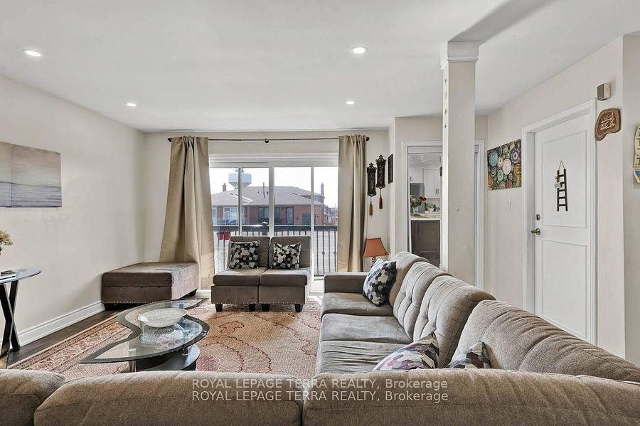 Photo 5 of Unit Upper, 50 Ashburn Crescent, Vaughan, East Woodbridge — HOMEH