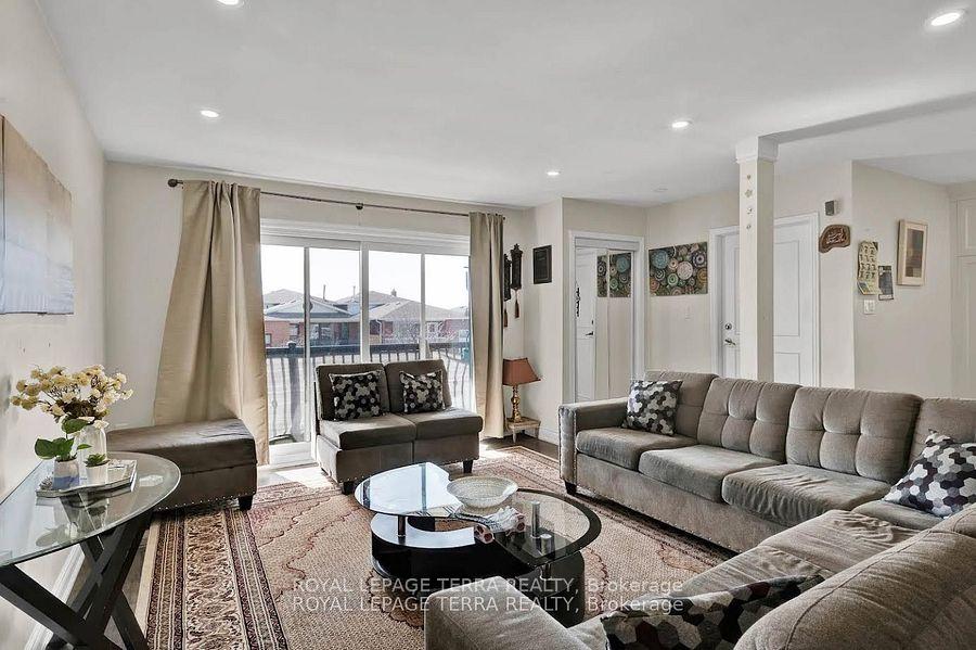 Photo 6 of Unit Upper, 50 Ashburn Crescent, Vaughan, East Woodbridge — HOMEH