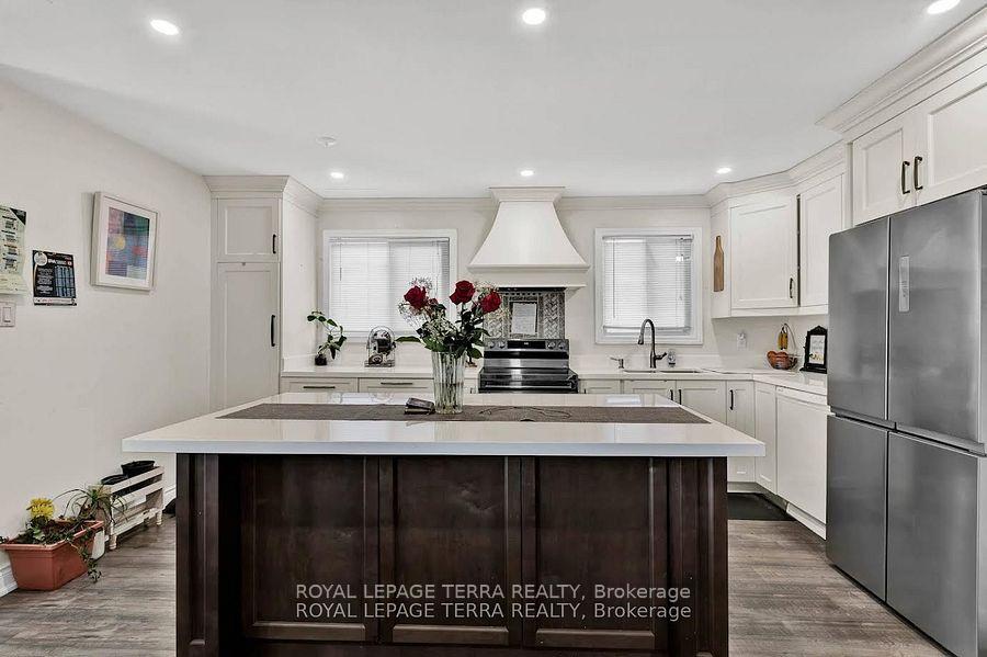 Photo 8 of Unit Upper, 50 Ashburn Crescent, Vaughan, East Woodbridge — HOMEH