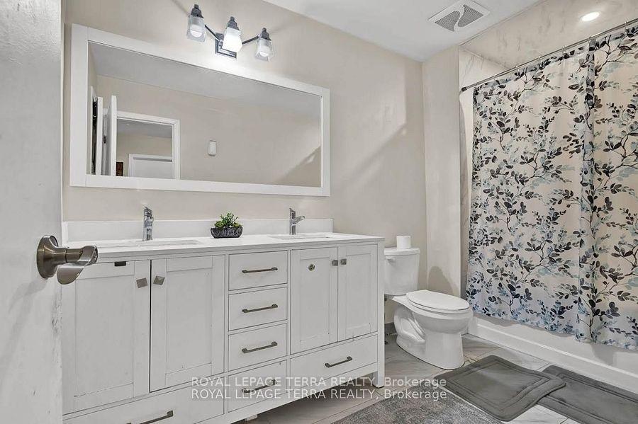 Photo 12 of Unit Upper, 50 Ashburn Crescent, Vaughan, East Woodbridge — HOMEH