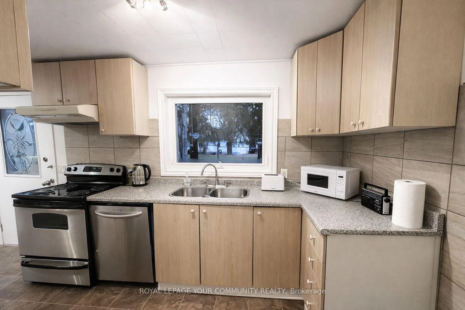 Photo 3 of 709 Roberts Road, Innisfil, Alcona — HOMEH