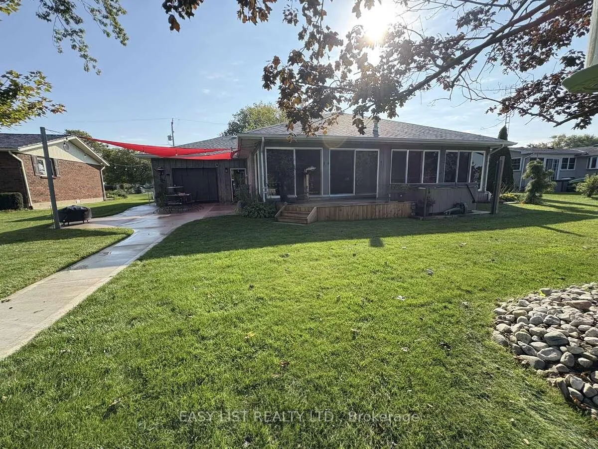 Photo 4 of 767 Reaume Drive, Lakeshore — HOMEH