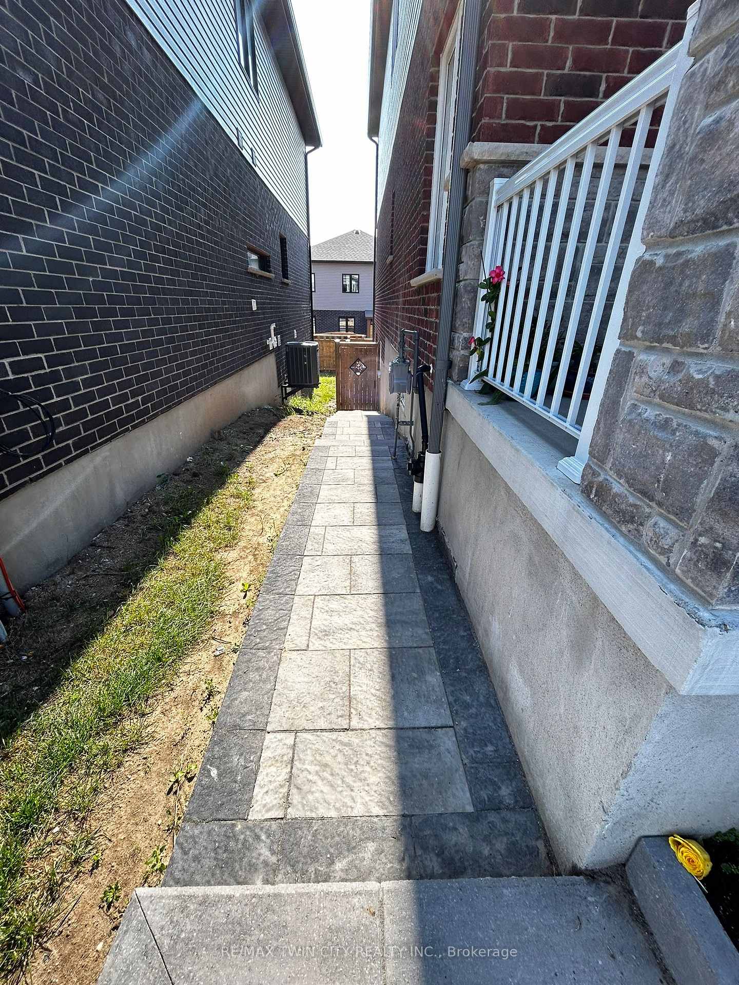 Photo 6 of 377 Chokecherry Crescent, Waterloo — HOMEH