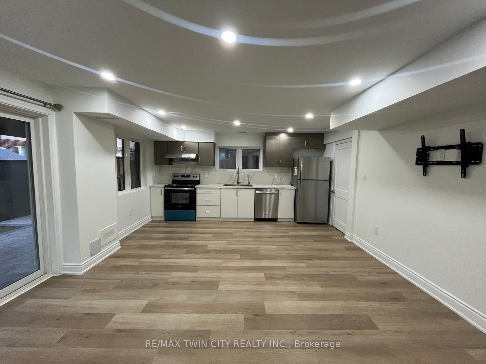 Photo 4 of 377 Chokecherry Crescent, Waterloo — HOMEH