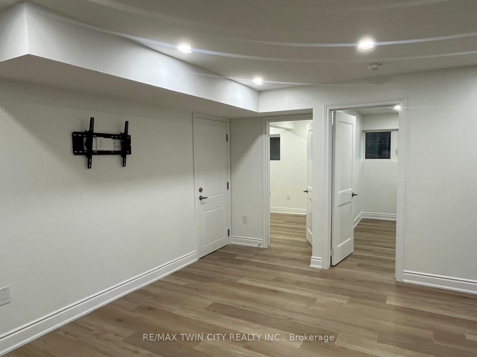 Photo 5 of 377 Chokecherry Crescent, Waterloo — HOMEH