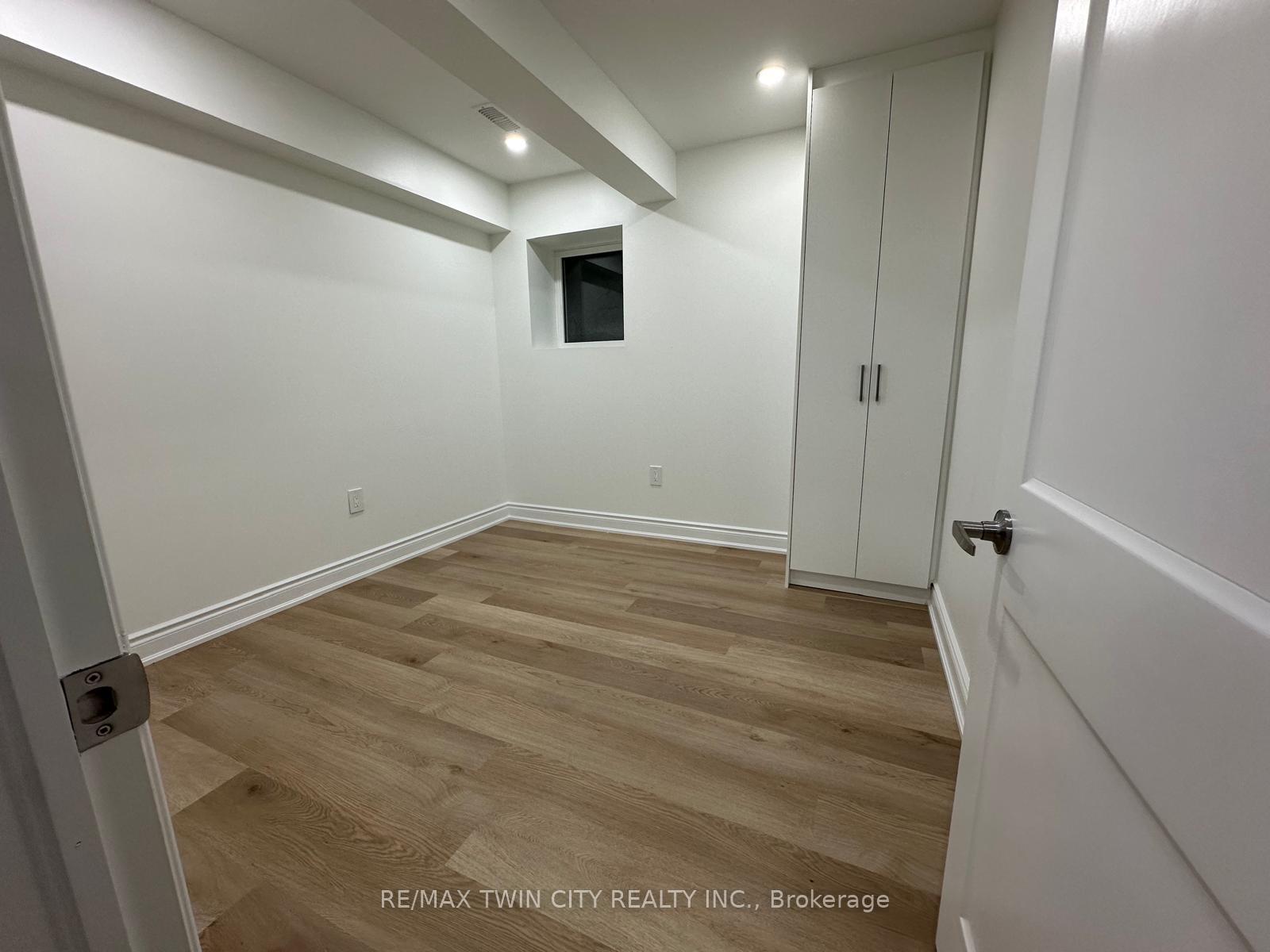 Photo 10 of 377 Chokecherry Crescent, Waterloo — HOMEH