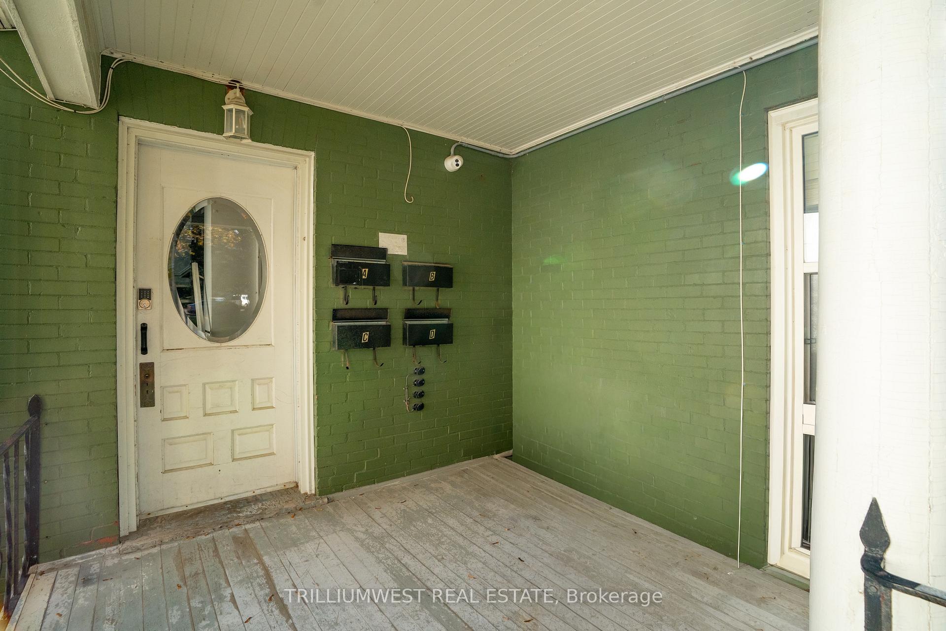 Photo 2 of Unit Unit B (Main), 98 Church Street, Kitchener — HOMEH