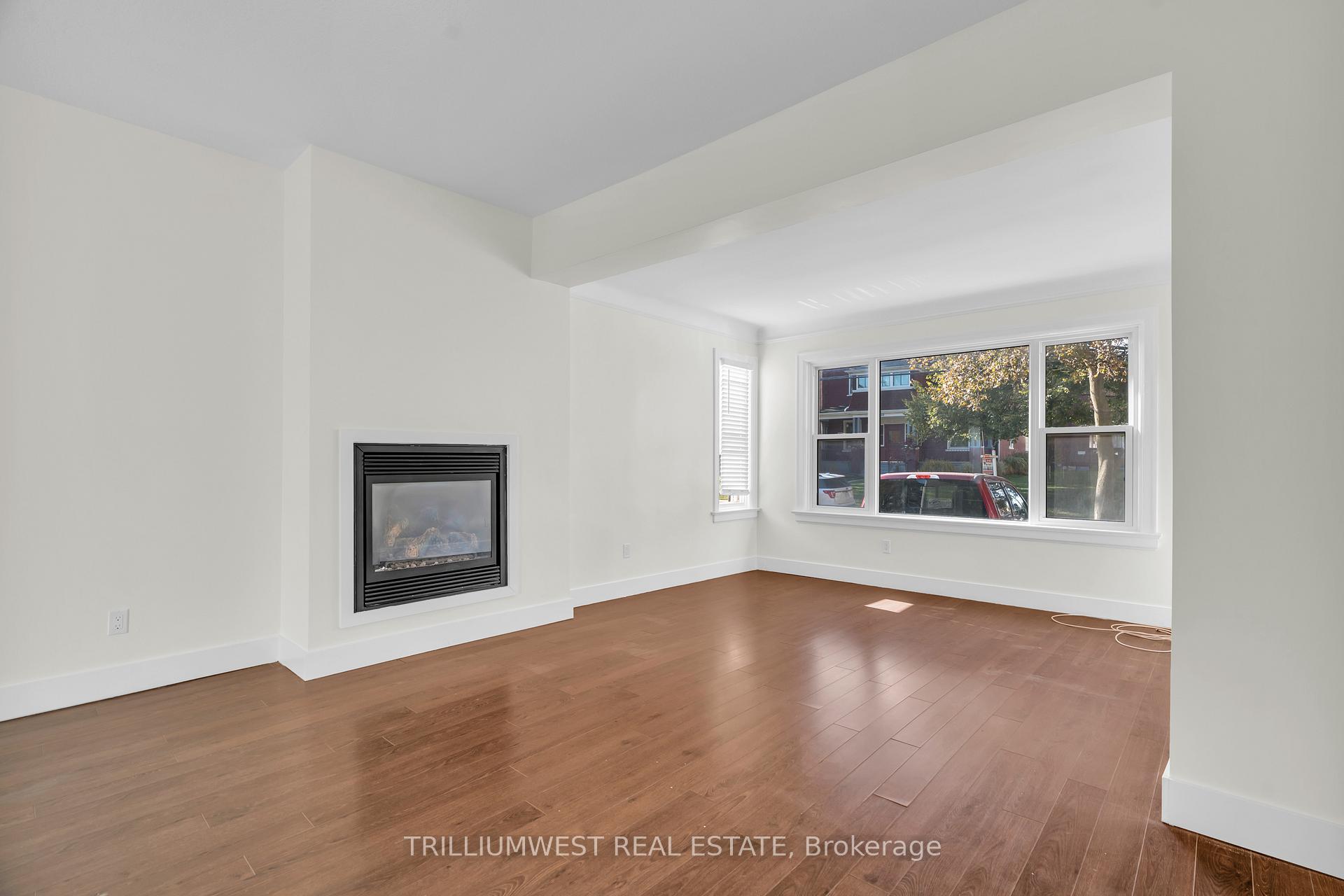 Photo 4 of Unit Unit B (Main), 98 Church Street, Kitchener — HOMEH