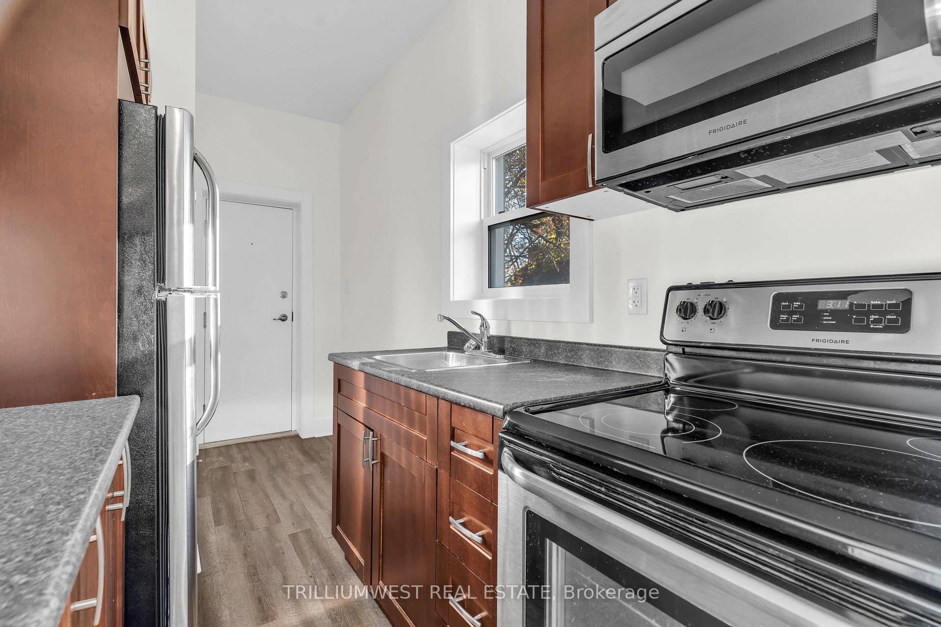 Photo 10 of Unit Unit B (Main), 98 Church Street, Kitchener — HOMEH