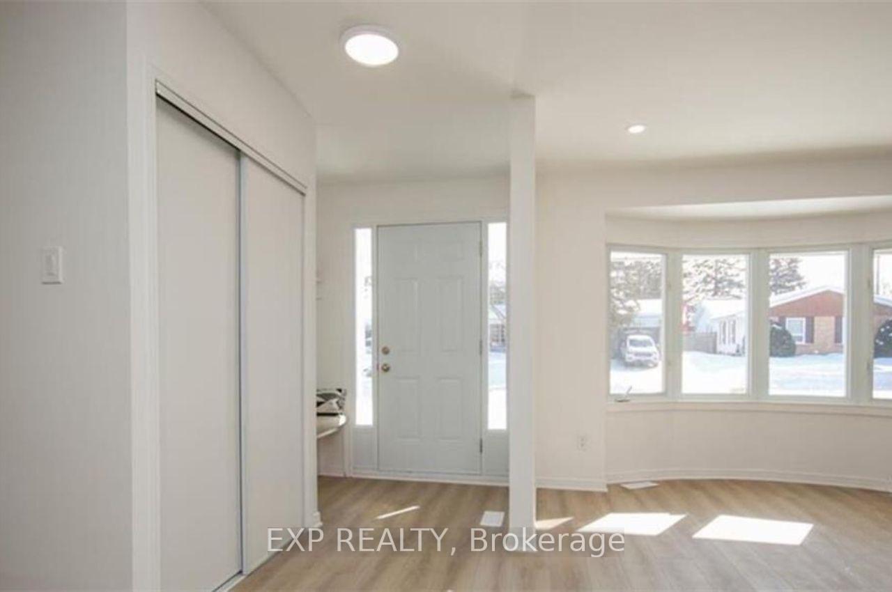 Photo 2 of 3380 Clearwater Crescent, Ottawa, South Keys — HOMEH