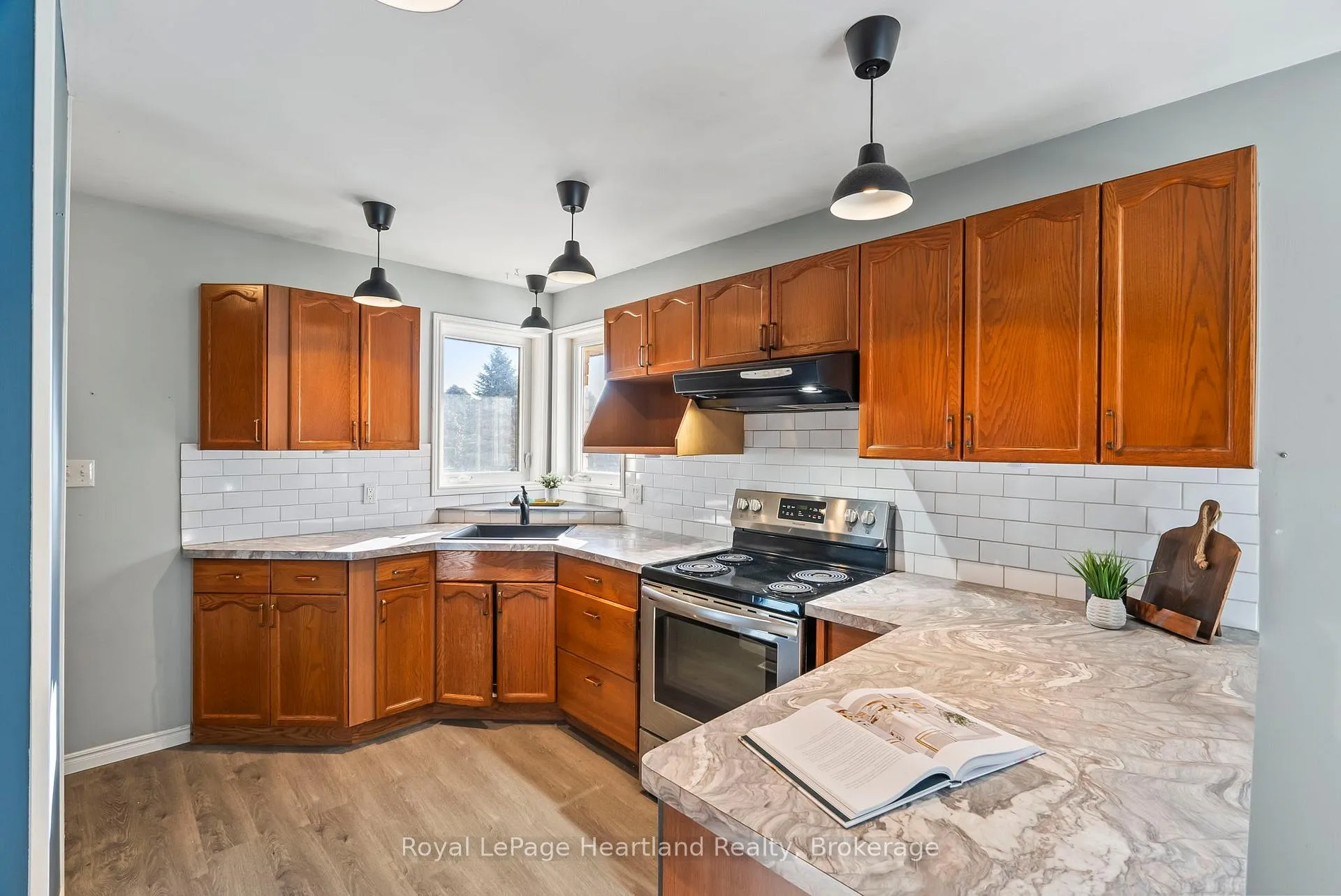 Photo 11 of 1020 Main Street, Howick — HOMEH