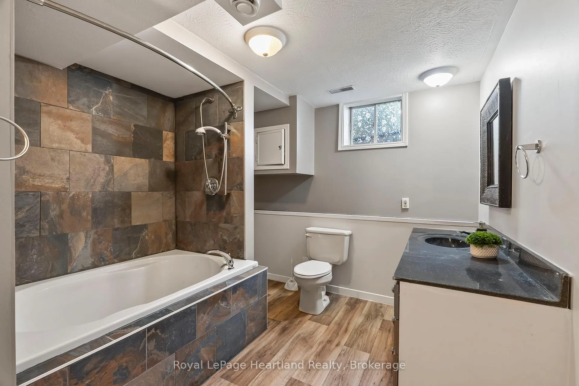 Photo 26 of 1020 Main Street, Howick — HOMEH