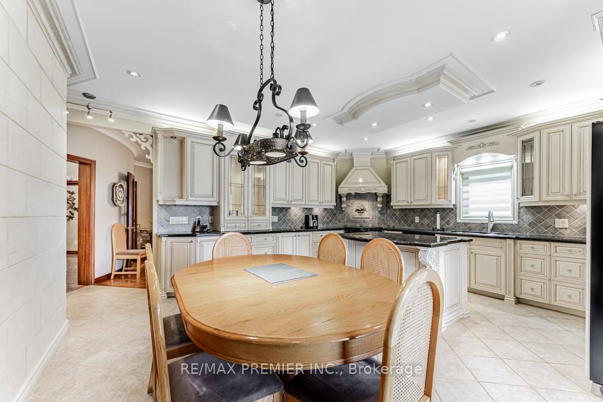 Photo 3 of 21 Knudson Lane, Vaughan, East Woodbridge — HOMEH