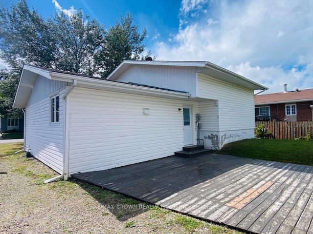 Photo 5 of 4 Murray Street, Kapuskasing — HOMEH