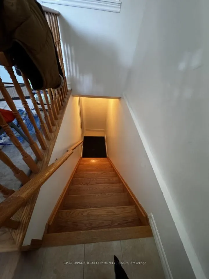 Photo 2 of 158 Roselena Drive, King, Schomberg — HOMEH