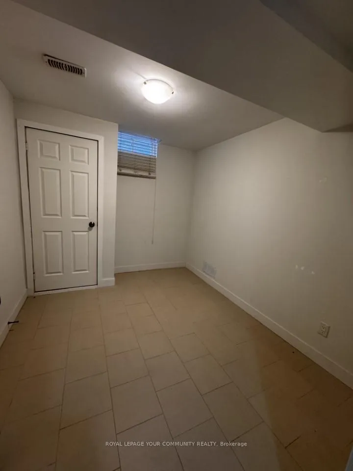 Photo 4 of 158 Roselena Drive, King, Schomberg — HOMEH