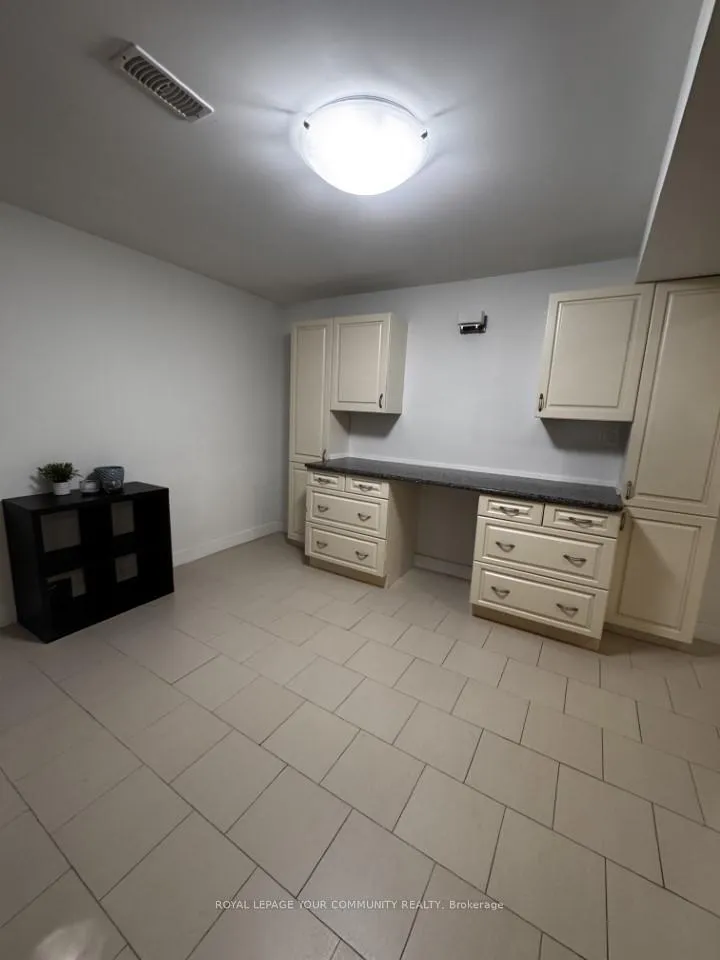 Photo 6 of 158 Roselena Drive, King, Schomberg — HOMEH