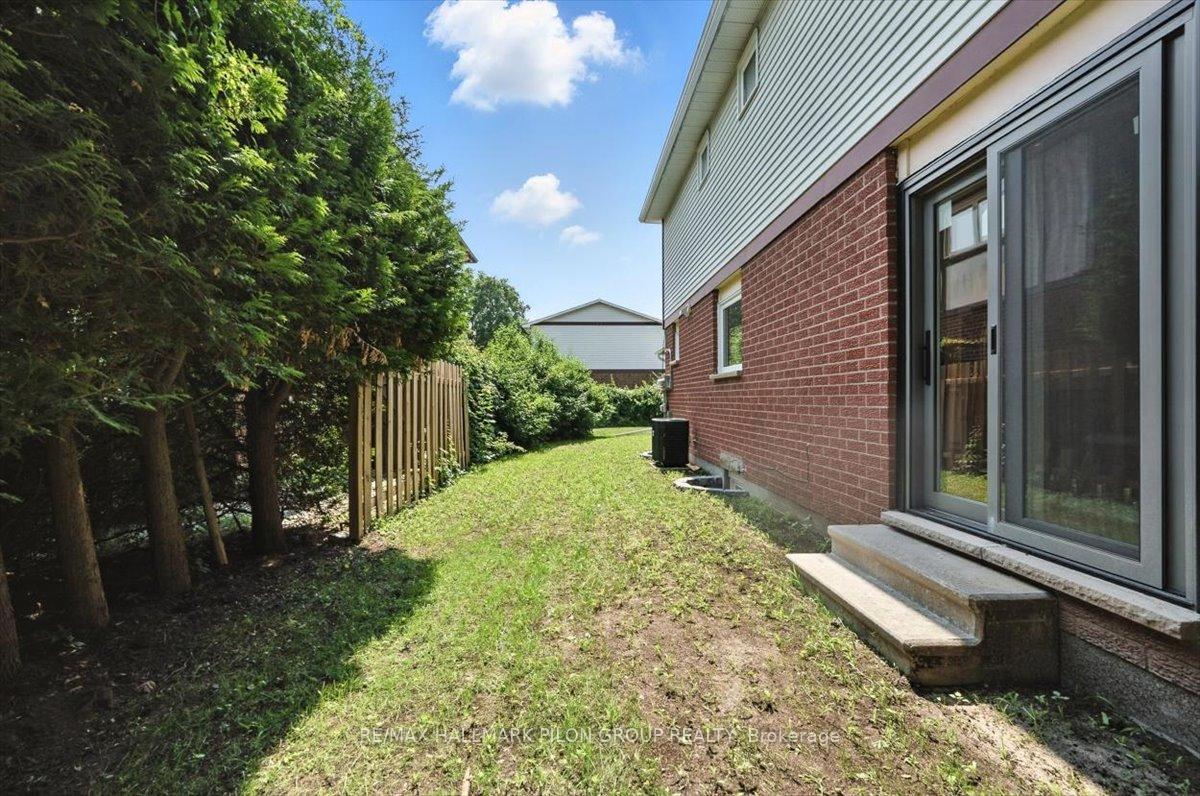 Photo 32 of 126 Hawk Crescent, Ottawa, Hunt Club/Western Community — HOMEH