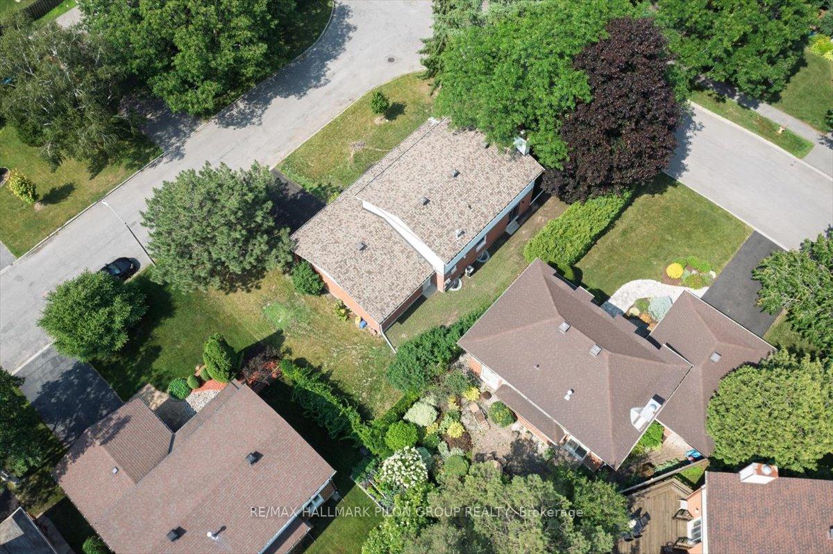 Photo 34 of 126 Hawk Crescent, Ottawa, Hunt Club/Western Community — HOMEH