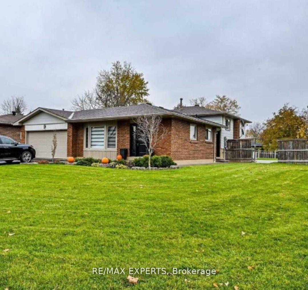 Photo 2 of 271 Newlove Drive, Caledon, Bolton East — HOMEH