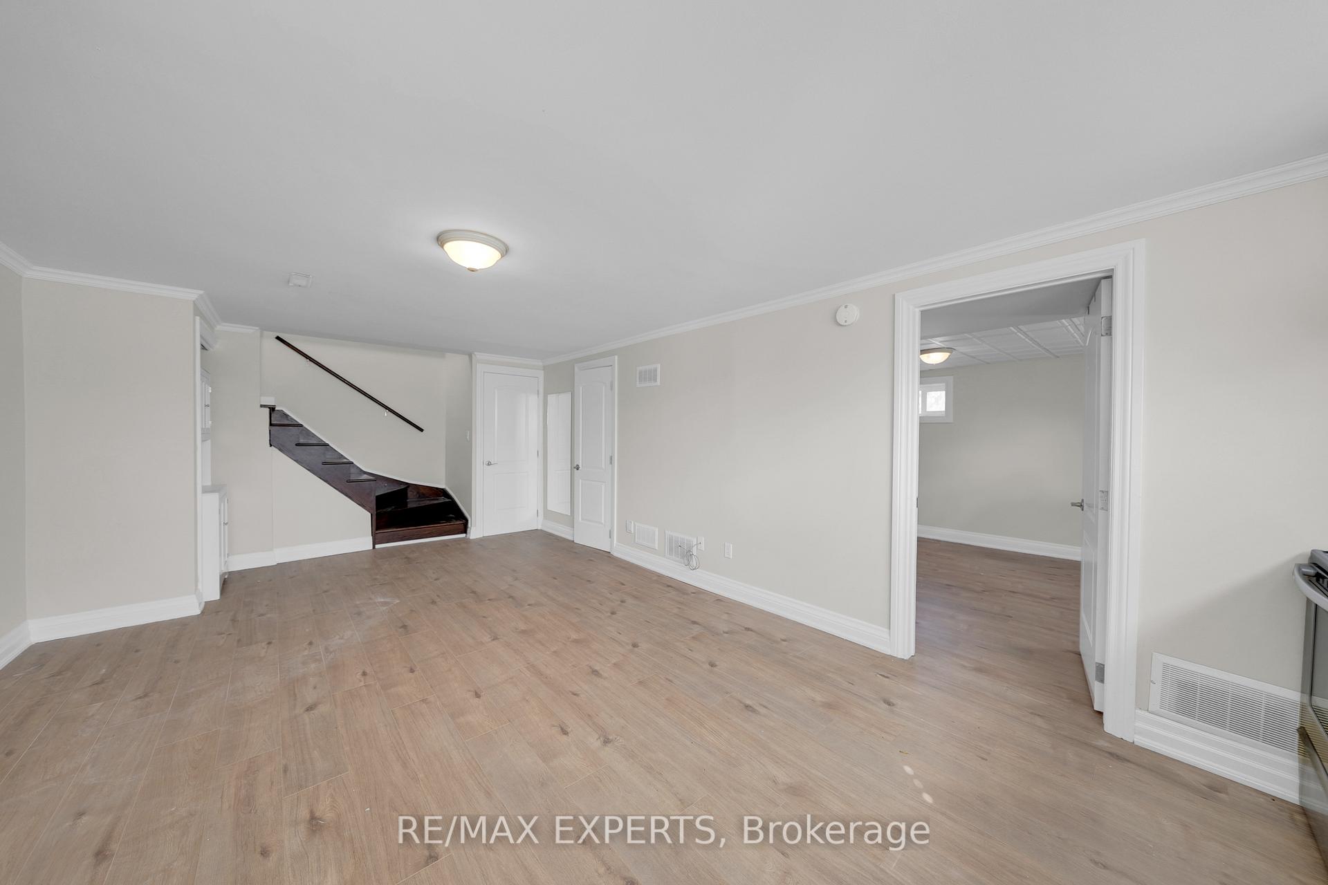 Photo 4 of 271 Newlove Drive, Caledon, Bolton East — HOMEH