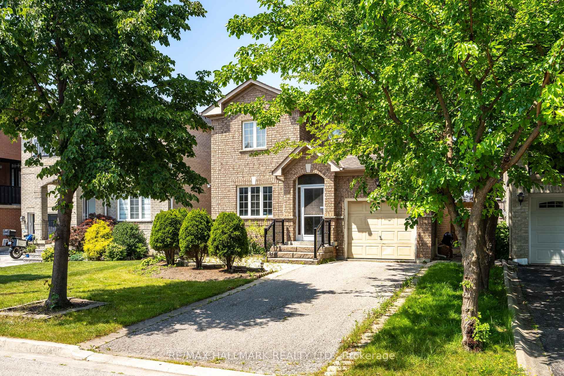Front of 44 Wildberry Crescent
