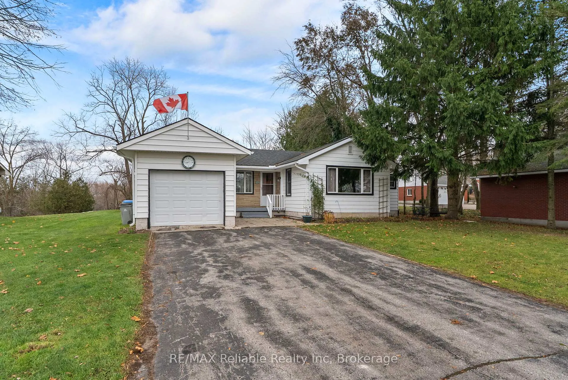 Photo 2 of 77836 London Road, Huron East, Tuckersmith — HOMEH