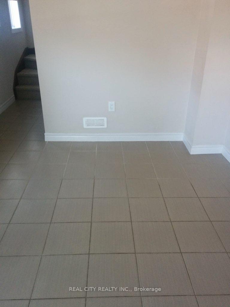 Photo 8 of Unit UNIT43, 310 Fall Fair Way, Hamilton, Binbrook — HOMEH