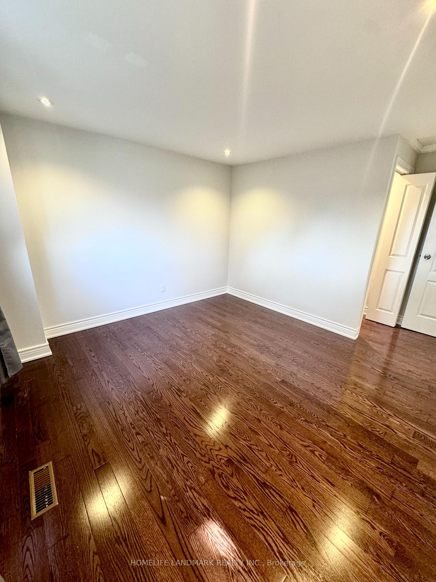 Photo 11 of 116 Tangmere Crescent, Markham, Milliken Mills East — HOMEH