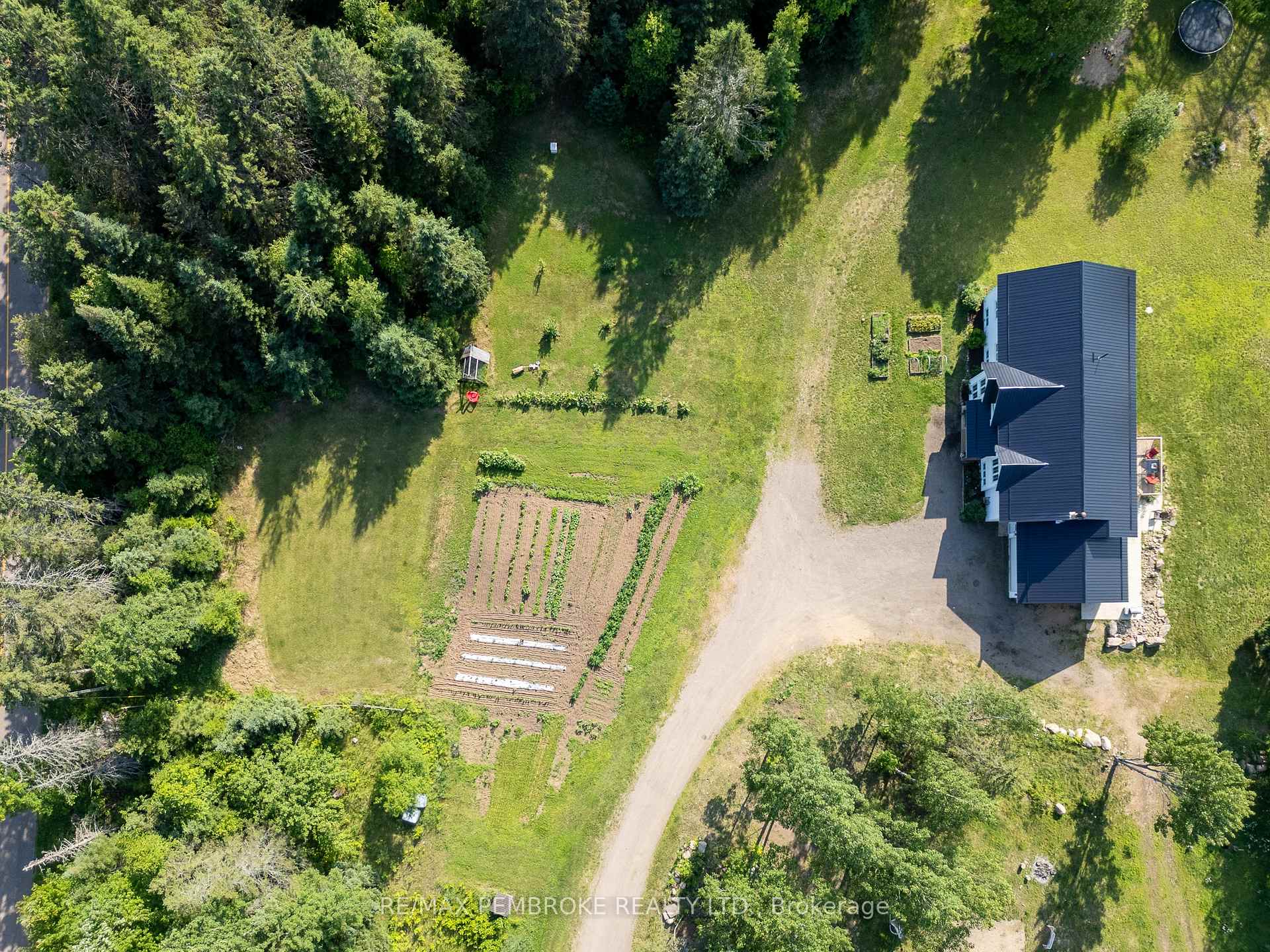 Photo 6 of 1870 Sandy Beach Road, Laurentian Valley — HOMEH