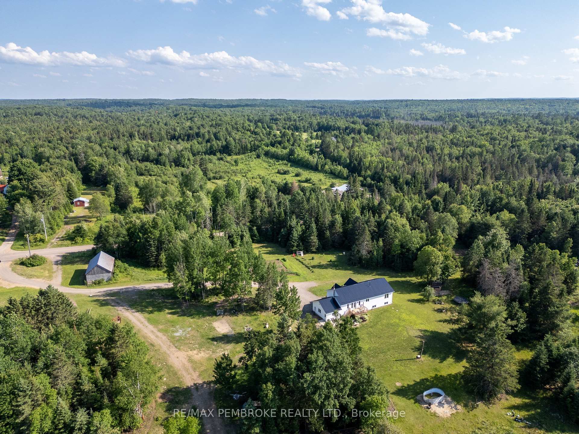 Photo 32 of 1870 Sandy Beach Road, Laurentian Valley — HOMEH