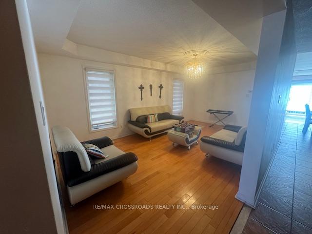 Photo 4 of Unit Upper, 653 Sunbird Trail, Pickering, Amberlea — HOMEH