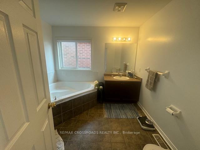 Photo 3 of Unit Upper, 653 Sunbird Trail, Pickering, Amberlea — HOMEH