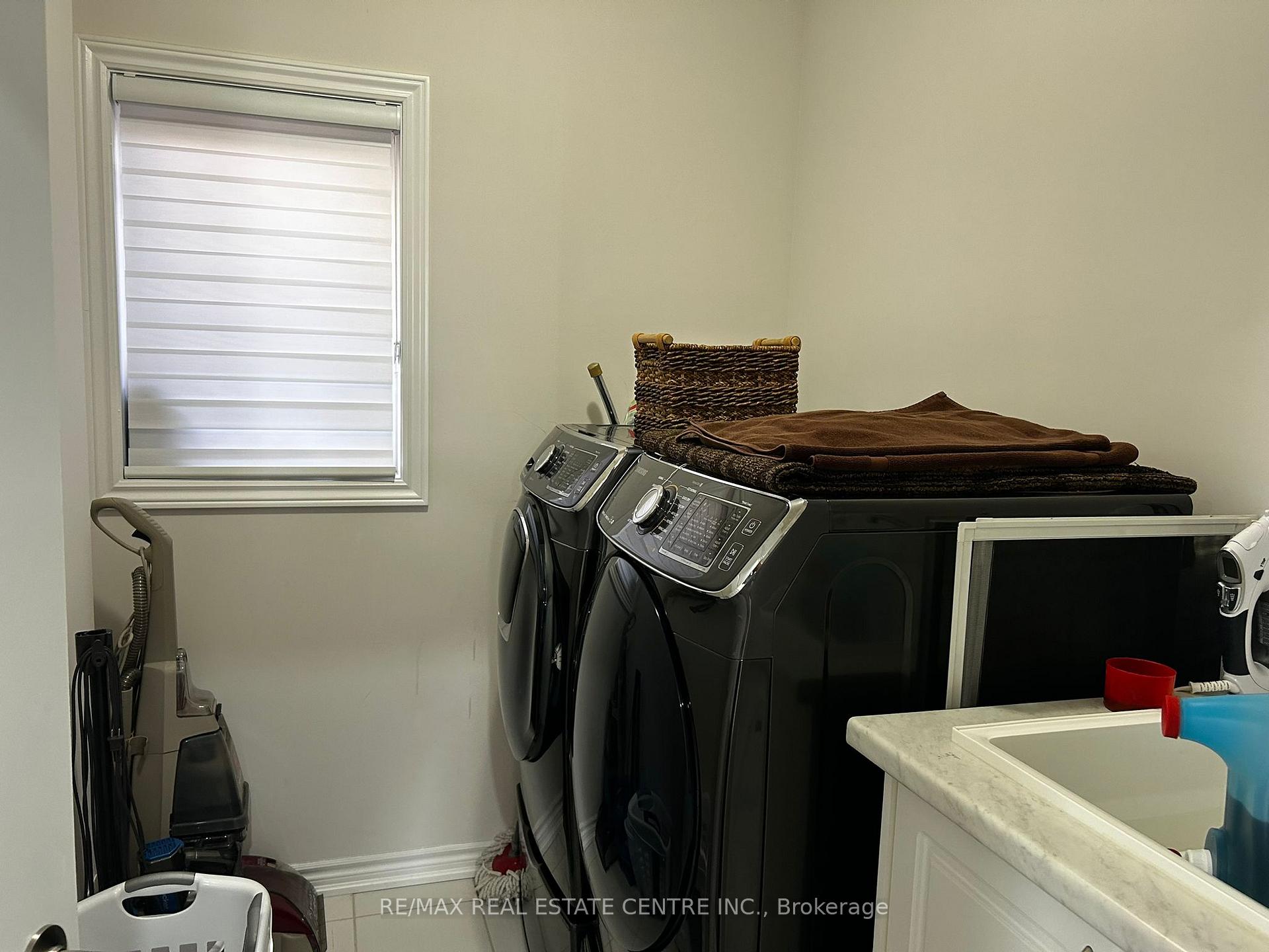 Photo 6 of 46 Belgium Crescent, Brampton, Northwest Brampton — HOMEH